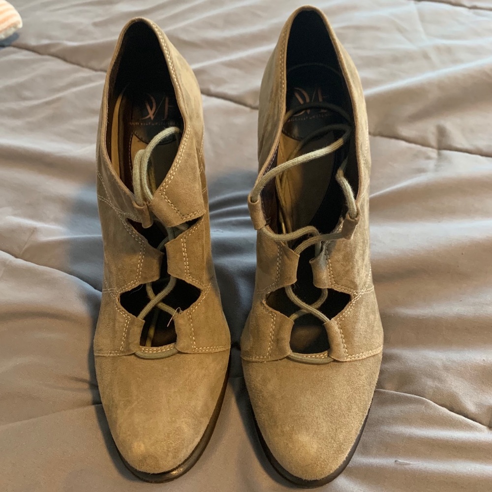 Tan/Brown heels with laces